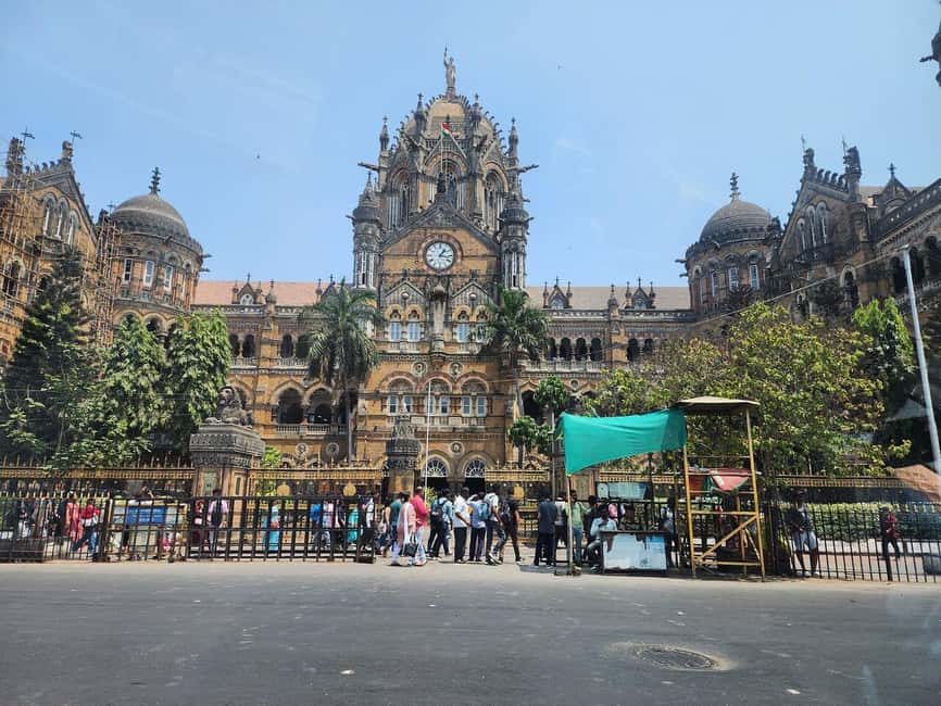 Stories of Mumbai: Heritage Walk with Hidden Tales - The secret Parsi café and chai break: a pause that feels like part of the story