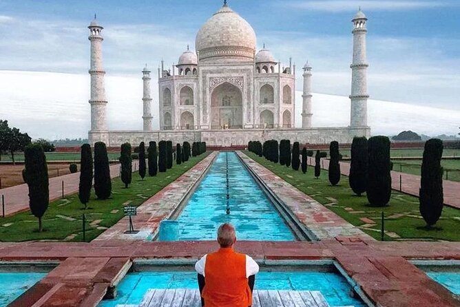 Taj Mahal Overland Tour - Day 1 in Delhi: Qutub Minar, Lotus Temple, and India Gate Without the Bloat