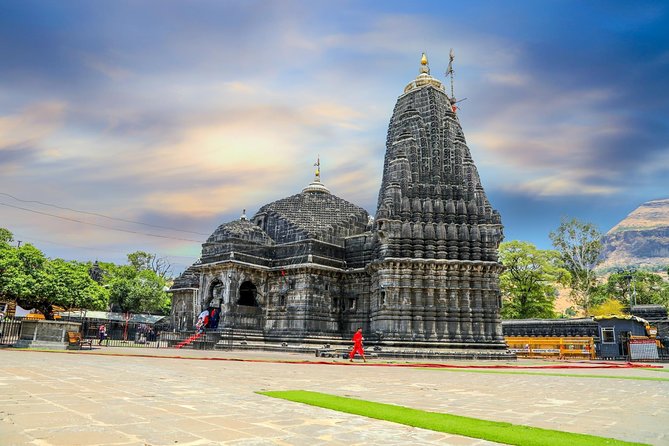 Temples & Vineyards: Private Tour to Nashik from Mumbai - Trimbakeshwar Temple: the Jyotirlinga you’ll want to treat with time
