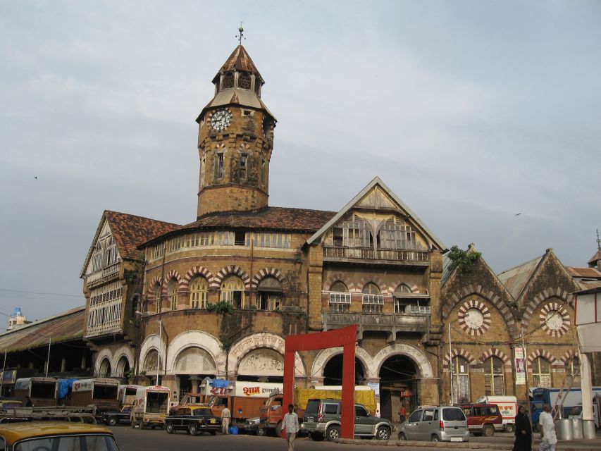 The Mumbai by Dawn Tour - Pickup, timing, and the first big moment at Gateway of India