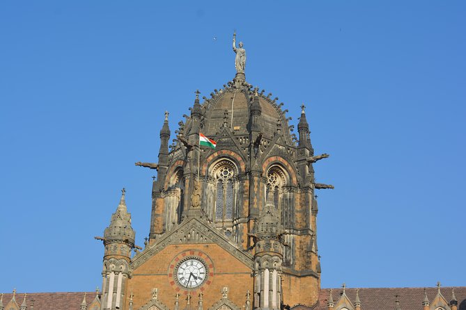 Two Days Mumbai Tour Package : City + Slum + Elephanta + Market - Market time in Colaba: Crawford Market and Colaba Causeway shopping