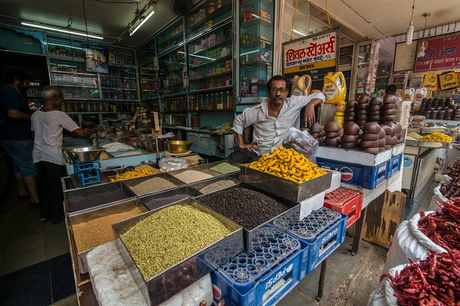 Ultimate Mumbai Full Day: Sights, Bollywood Dance, Lunch & Spices - Dhobi Ghat and Churchgate: how Mumbai runs on daily systems