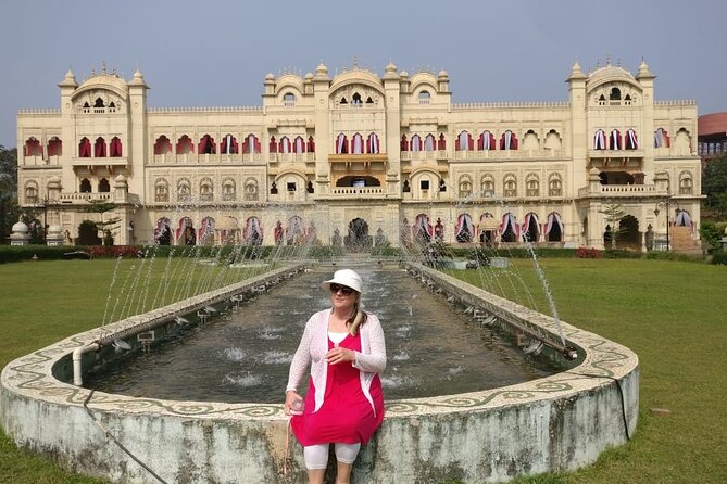 Unveiling Bollywood: Grand Tour of Iconic Real Sets & Their Story - What You’re Actually Booking on This Mumbai Bollywood Day